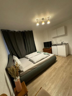 Möbliertes Zimmer mit TV, Internet & kompletter Ausstattung in Bonn-Mehlem